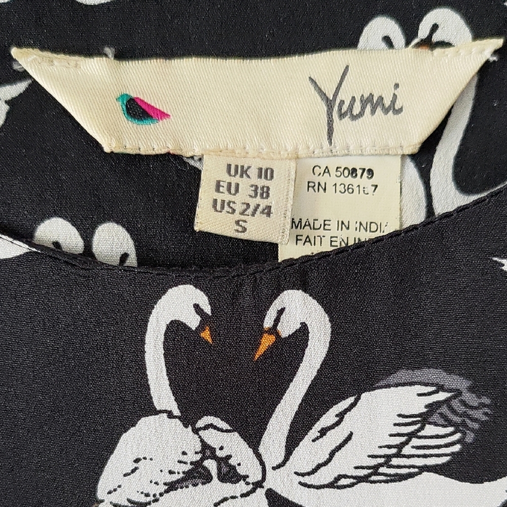 Yumi Black Top with Swan Design - Picture 2 of 8